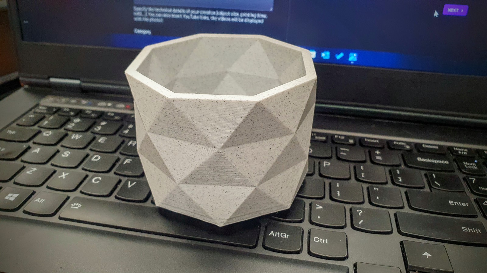 triângulo mini Panela casa deco flor vaso 3D print model - Mito3D