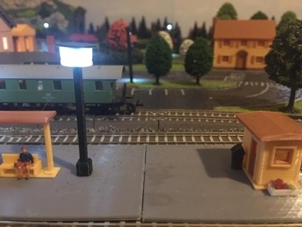 tt scale train platform lamp 3d print model - Mito3D