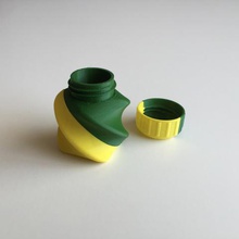 twisted vis de bouteille tasse à double extrusion 2 couleur divers 3d print model - Mito3D