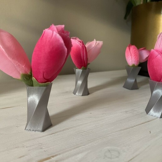 tordu mini vase fleur spirale vases mode 3D print model - Mito3D
