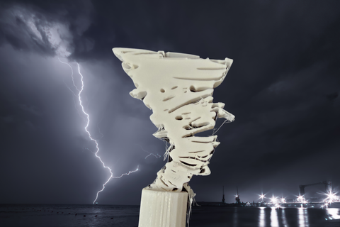 tornado Rey ajedrez tormenta nube 3d print model - Mito3D