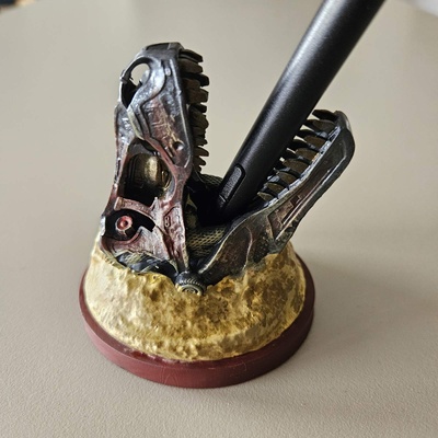 tyrannosaure mecha robot stylo titulaire soutien pre supported accueil maison dinosaure futuriste tête mécanique bureau crayon sci squelette crâne wacom trex porte plume fourniture 3d print model - Mito3D