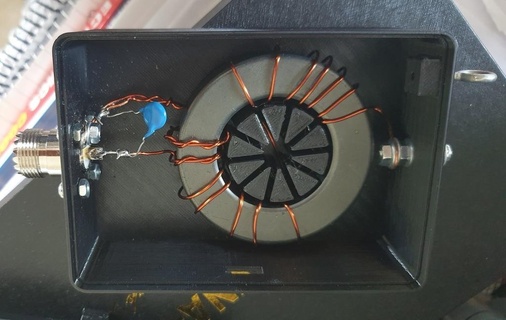 dilettante Radio scatola montaggio clip aerea amateurfunk antenna balun balununun efhw metà onda tua farina elettronica 3d print model - Mito3D