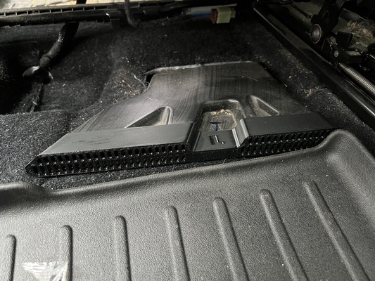 under seat aberturas protetor capas volkswagen id 4 vw id4 acessórios 3d print model - Mito3D