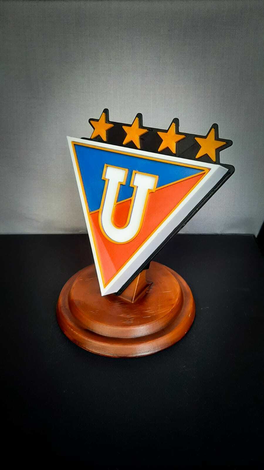 universidade Esportes liga escudo ldu Equador pró categoria quito rei bebidas desportivo universitaria prato placa 3D print model - Mito3D