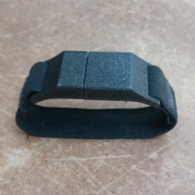 USB Armband Gadget integriert Schlüssel versteckt Schmuck 3d print model - Mito3D