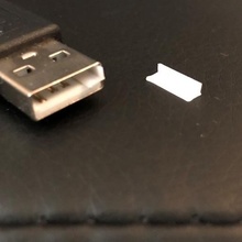 USB cable + 5v pin 1 aislador 3d print model - Mito3D