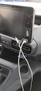USB cable soporte coche vehiculo berlingo combo rifle diseño mano tipo accesorios 3d print model - Mito3D