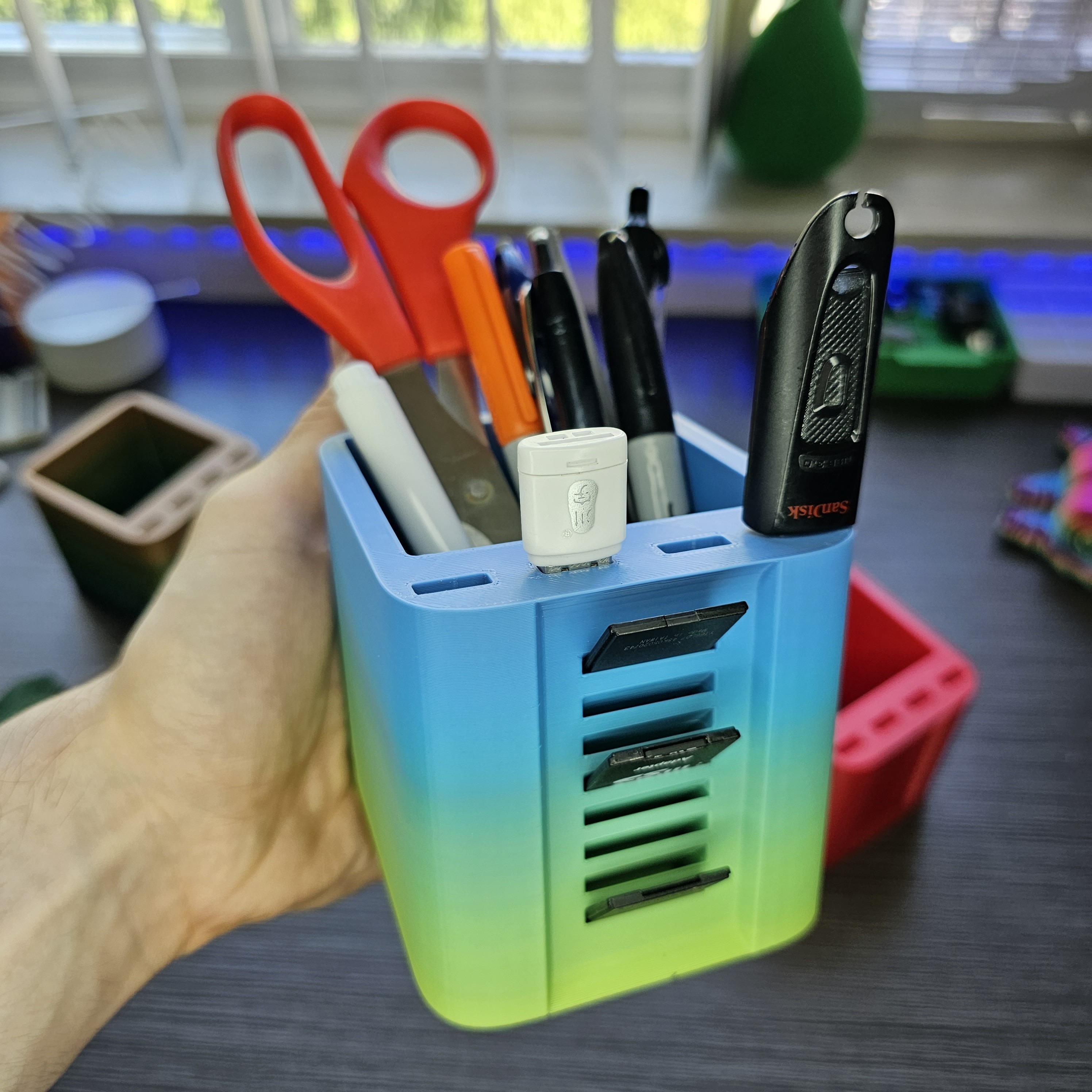 usb sd card holder - desk organizer memory stick 3D print model - Mito3D