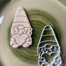Saint Valentin journée gnome biscuit coupeur gadget gnme elfe 3d print model - Mito3D