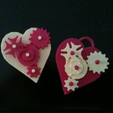 valentine gears pinpendant jewelry working hearts gift 3d print model - Mito3D