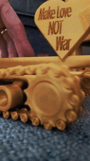 sevgili Aşk tank sevgililer günü savaş Yazdır yer kalp oyuncak taşınabilir hediye parça ukrayna savaşa Hayır 3D print model - Mito3D