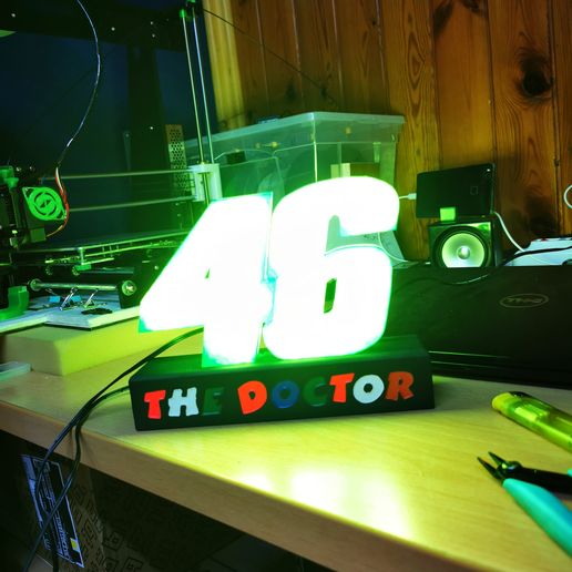 Valentino Rossi vr46 logo lampe statue moto gp lumière Yamaha 46 3D print model - Mito3D
