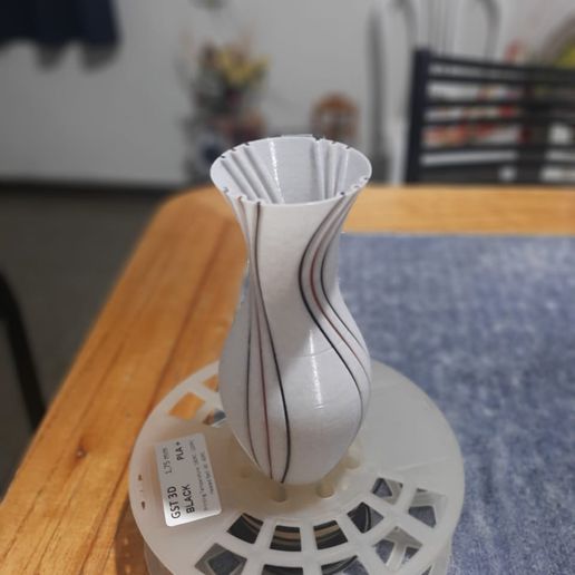 vazo çizgiler Sanat 3D print model - Mito3D