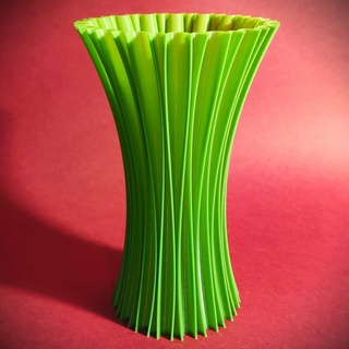 vazo Victoire dikey eğri Solidworks bitki tencere çiçek dekorasyon amfora iç kıvrımlı Sanat hediye Kadın konteyner ganimet zafer 3d print model - Mito3D