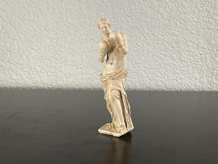 venus de milo boxing boxer gloves sculpture statue italy 3d print model - Mito3D