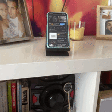 dikey telefon desteği gadget akıllı aslan destek tutucu tutun iphone 3d print model - Mito3D