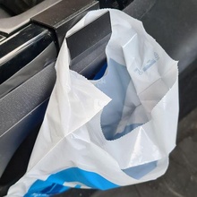 vw id4 poubelle sac titulaire soutien gadget voiture 3d print model - Mito3D