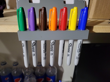 mur monté crayon titulaire soutien animal compagnie petg filament recyclage bouteilles usine 3d print model - Mito3D