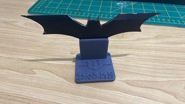 Wayne empreendimentos batman batarang suporte indústrias dc 3d print model - Mito3D