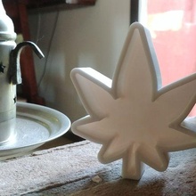 weed leaf shaped ashtray gadget smoke 3d print model - Mito3D