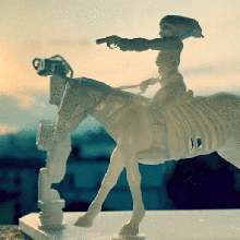 westworld diorama mujer de montar a caballo art displaypiece los recién llegados ejércitos bernard doloresabernathy en miniatura android futuro robótica robotarm el robot horserunning dolres animal 3d print model - Mito3D