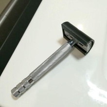 wilkinson classic premium safety razor blade guard shaving bathroom man 3d print model - Mito3D