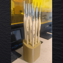wilot brush holder paintbrush painting paint brushes figurine mignature support 3d print model - Mito3D