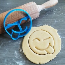 clin d'œil langue emoji biscuit coupeur mariage cuisson pâte forme cuisine cuire biscuits speculoos 3d print model - Mito3D