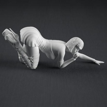 mulher figura vestido versão fêmea menina corpo pernas personagem bonita humano Penteado imprimível estátua escultura estatueta miniatura pose modelo vestir pano chuteiras 3d print model - Mito3D