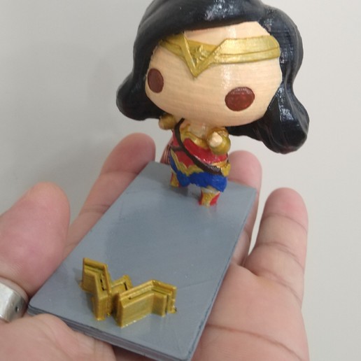 la mujer maravilla teléfono celular titular gadget pregunto de célula 3D print model - Mito3D