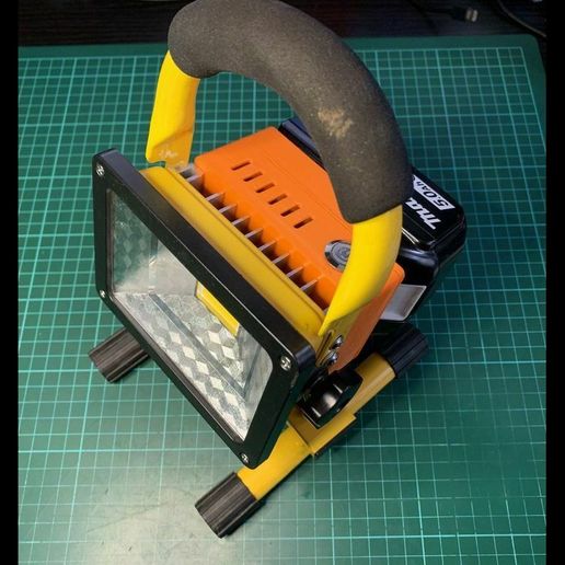 work light - yellow lxt makita hand_tools 3D print model - Mito3D