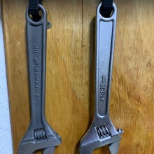 wrench holder hook gancho para francesa free gratis 3d print model - Mito3D