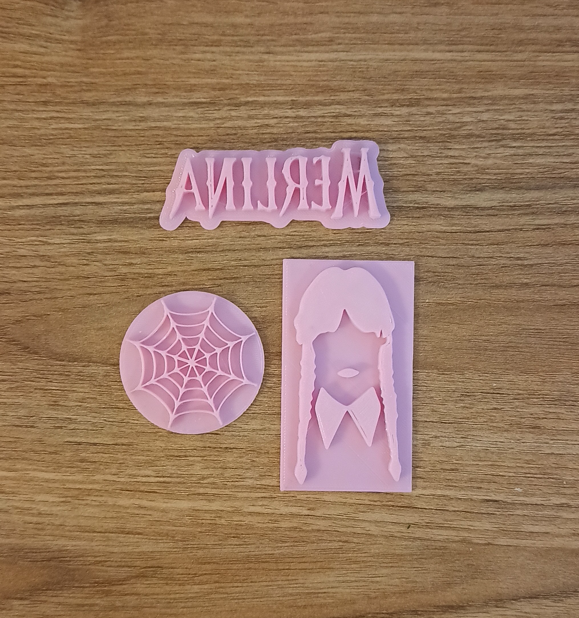 x3 Merlin biscuit timbres joint timbre coupeur Mercredi adams fou Addams famille jds 39 ri Netflix séries 3D print model - Mito3D
