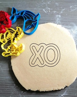xo text cookie cutter kiss love kids baking play dough frosting shape kitchen bake chocolate cookies speculoos 3d print model - Mito3D