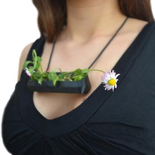 ya du monde au balcon living necklace jewelry 3d print model - Mito3D