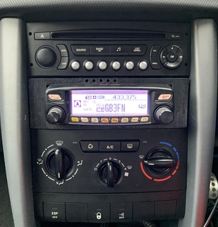 yaesu ftm 100 din montare stereo macchina 3d print model - Mito3D