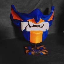 yoru Maske Stand tapfer Spiele fps oni 3d print model - Mito3D