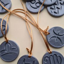 zodiaco cartello collana collare signo zod gioielleria pezzi simboli parti rune segni ciondoli collane in sospeso 3d print model - Mito3D