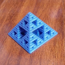 Sierpinski pirâmide openscad fractal personalizador tetraedro 3d print model - Mito3D