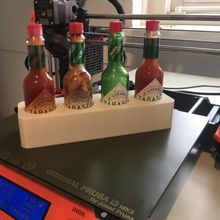 quente molho suporte cesta garrafa cozinha Pimenta vermelho tabela garrafas pizza jantar gabinete tabasco 3d print model - Mito3D