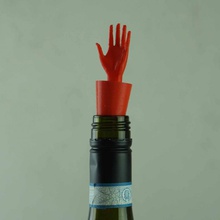 handliche Flasche stopper Links Garten hand Hände kitcken bottlestop 3d print model - Mito3D