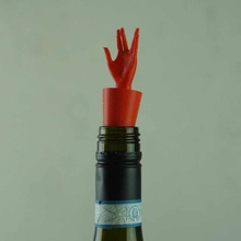 kullanışlı şişe stoper sol spock bahçe el elleri film yıldız startrek trek kitcken bottlestop 3d print model - Mito3D