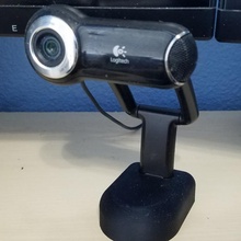 levantado ficar pé Logitech câmera rápida pró 9000 wildxwyze aparelhos eletrônicos Webcam competição design 3d print model - Mito3D