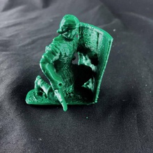 soldat bouclier s'accroupit table jeux jouets 3d print model - Mito3D