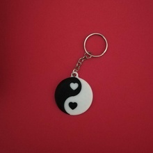 ying yang hearts keychain yingyang blackandwhite 3d print model - Mito3D