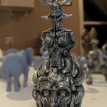 autoridad antiguo artefacto fantasía surrealismo Giger resumen decoración extraño florido biosurrealismo 3d print model - Mito3D