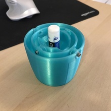 brilho labial lábio bálsamo bastão suporte copo gimbal 3d print model - Mito3D