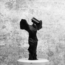 anjo vídeo vigilância loja arte modelo estátua louvre nike Banksy mgpix samotracia 3d print model - Mito3D
