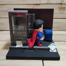 Mini Kumpel Diorama Super Held Figur inbegriffen Geschäft Übermensch 3d print model - Mito3D